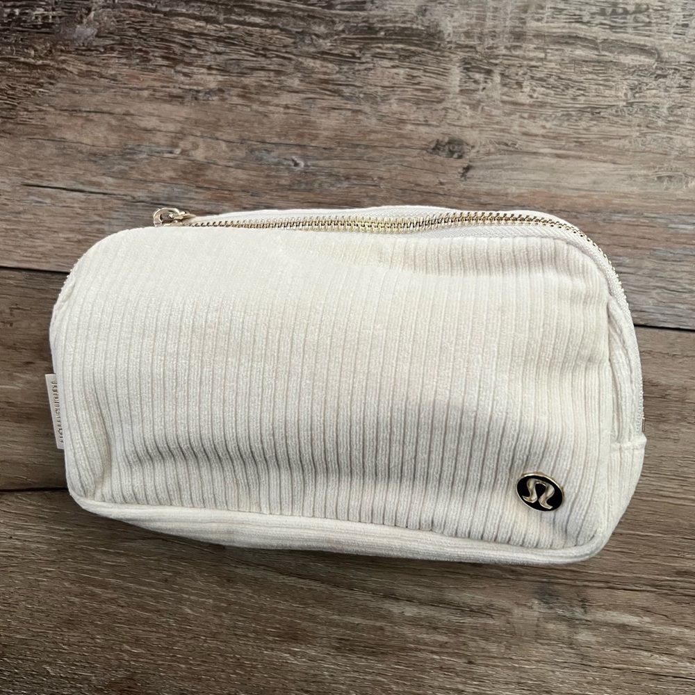 NEW LULULEMON EVERYWHERE BELT BAG CORDUROY BONE/GOLD - Picture 10 of 12